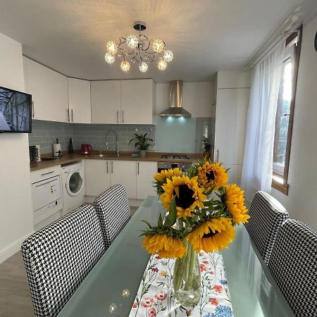 Central Comfy Balcony 2 FamilyRoom Apart EDI Eksteriør billede